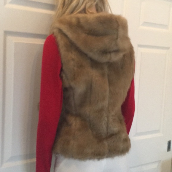 Adorable Nine West Tan Faux Fur Vest/W Hood - Picture 4 of 5